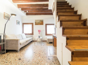  Appealing Apartment in Venice with Sitting Room  Венеция